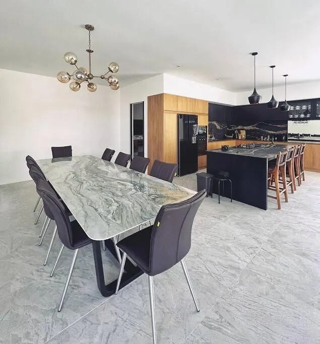 Grande Villa Moderne 5 Chambres Ungasan  Indonesia
