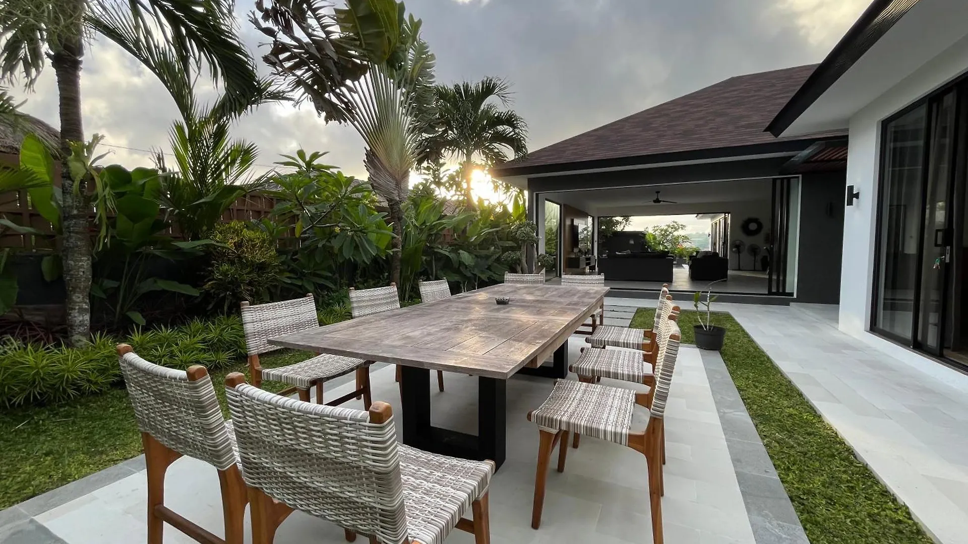 Grande Villa Moderne 5 Chambres Ungasan  Indonesia